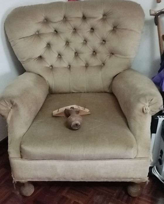 Vendo  poltrona bege (reservado)