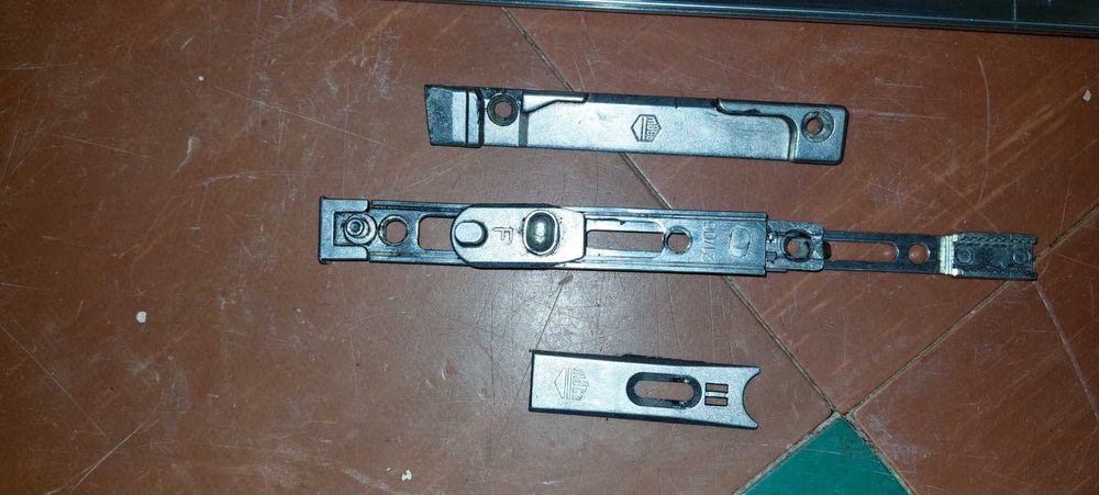 Фурнитура ,,Maсo,,в отличном состоянии.Ответная планка 9мм.