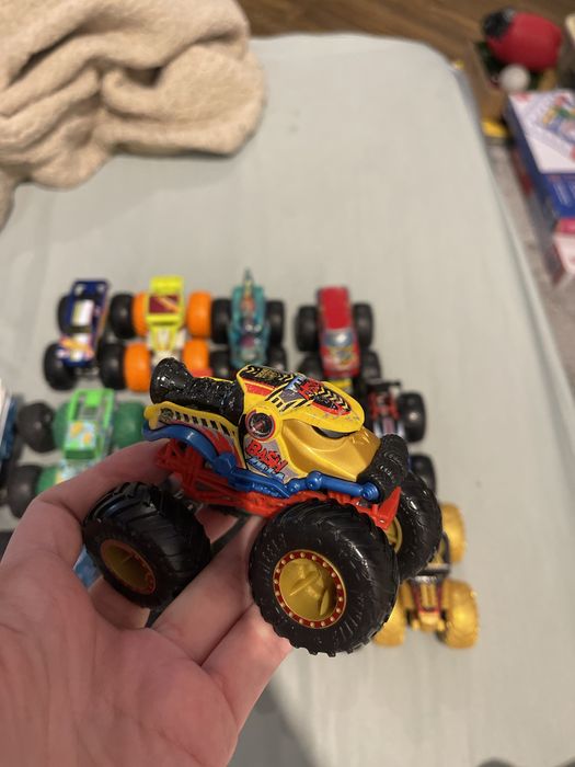 Машинки hot wheels  монстер трак(15 штук)