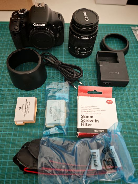 Canon 600D + objectiva e extras