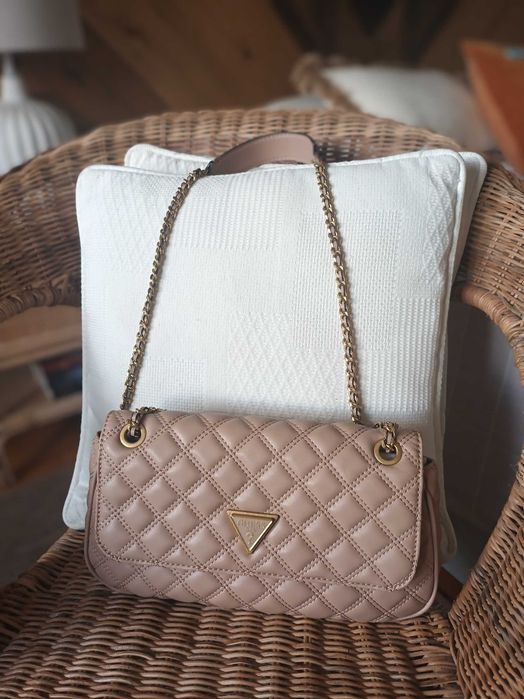 Mala Guess como nova