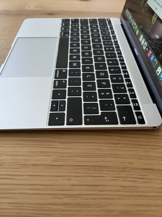 Macbook Air intel M3 | 8gb ram | 256gb ssd | 2016