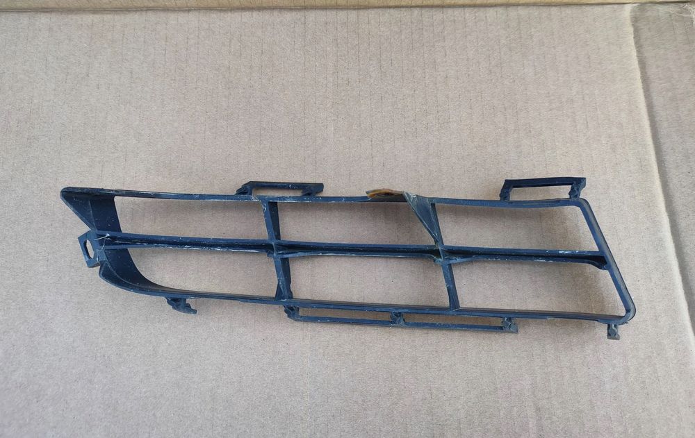 atrapa kratka w zderzak lewa zaślepka toyota avensis verso 2004-