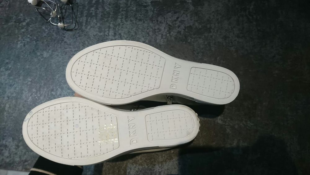 Buty sneakersy białe DKNY