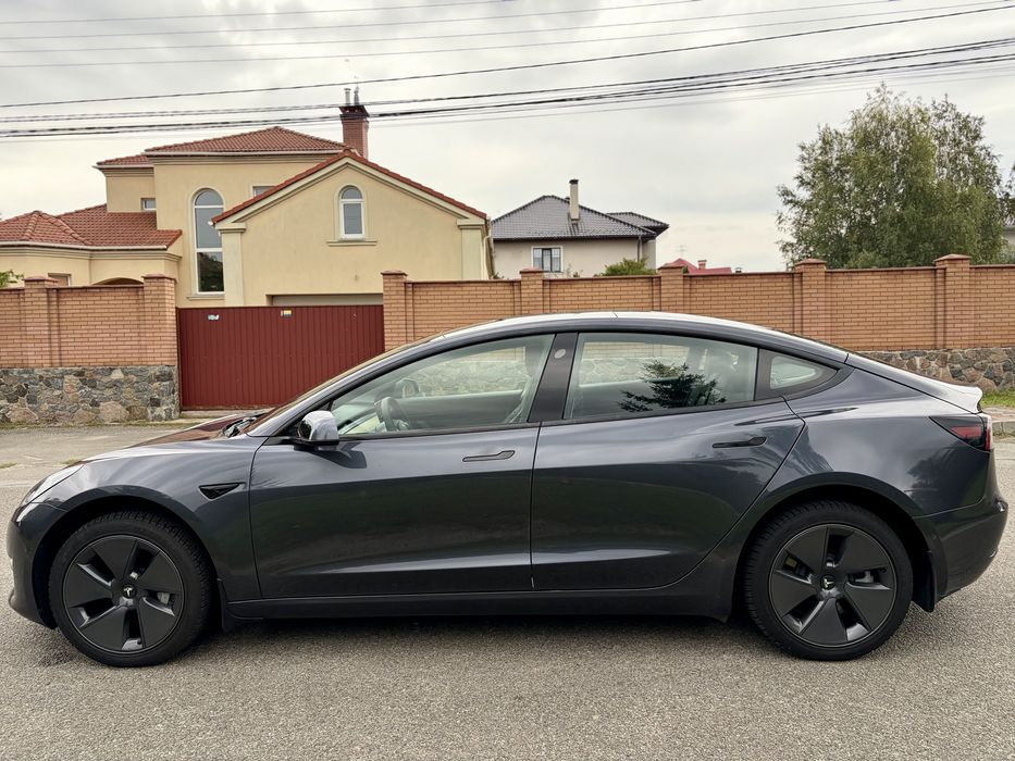 Tesla Model 3  2021 рік