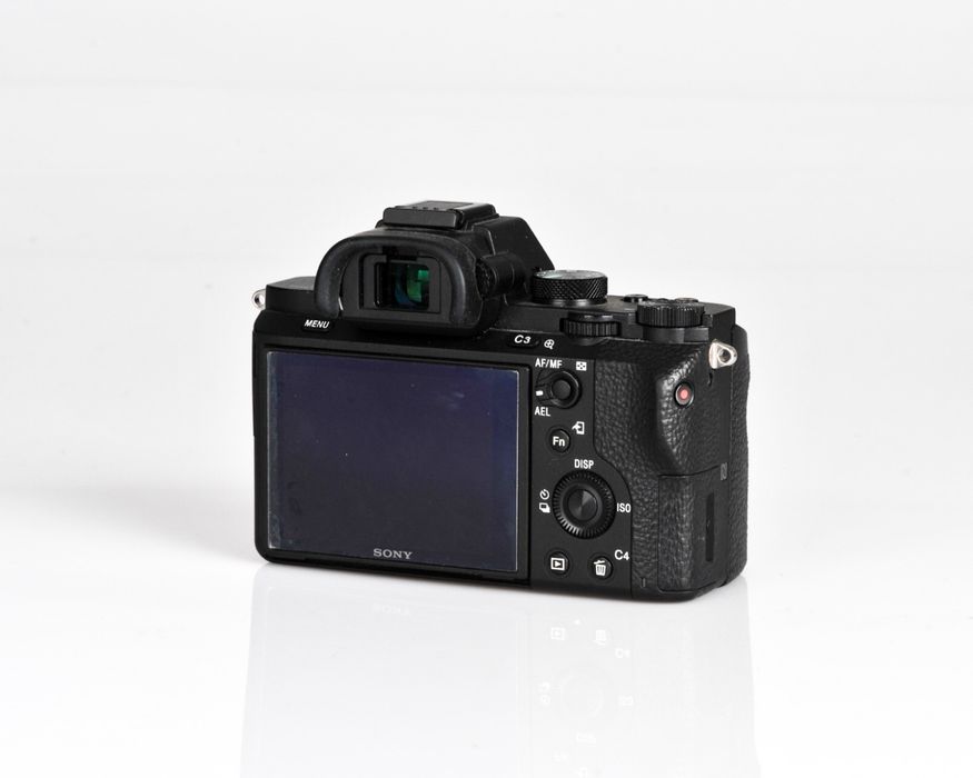 Sony A7 II com lente Viltrox 28mm, carregador e bateria extra
