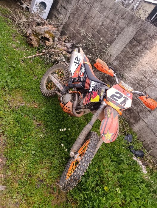Moto KTM 250     .
