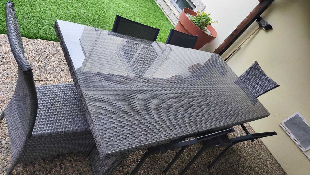 Vende-se mesa cinzenta 209X100X75com exterior com 6 cadeiras
