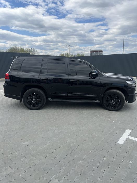 Toyota Land Cruiser 200