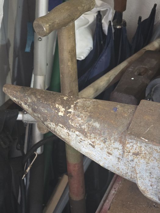 Stare kowadło jadnorożne ok. 80 kg.