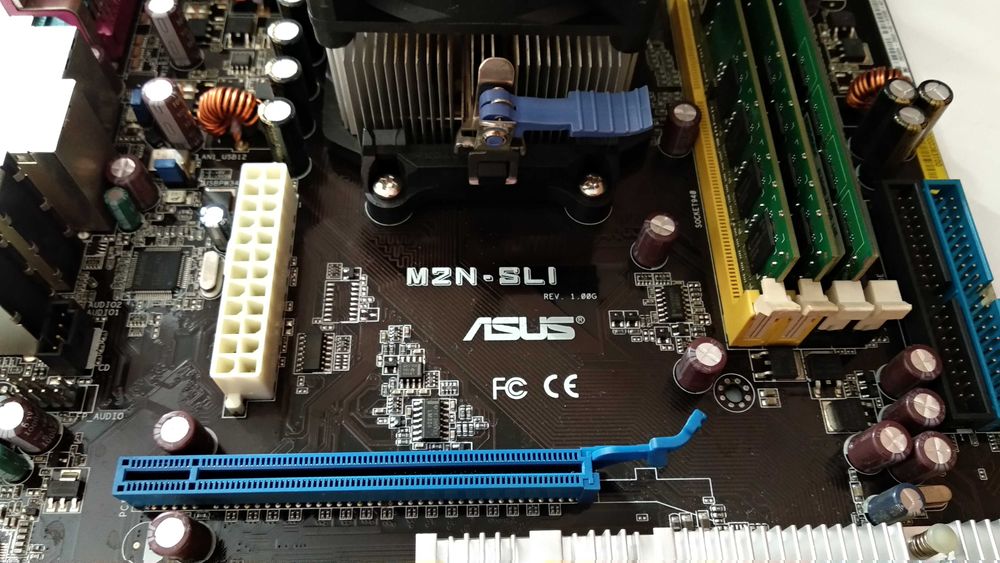 копмлект ASUS M2N SLI + proc + 4Gb