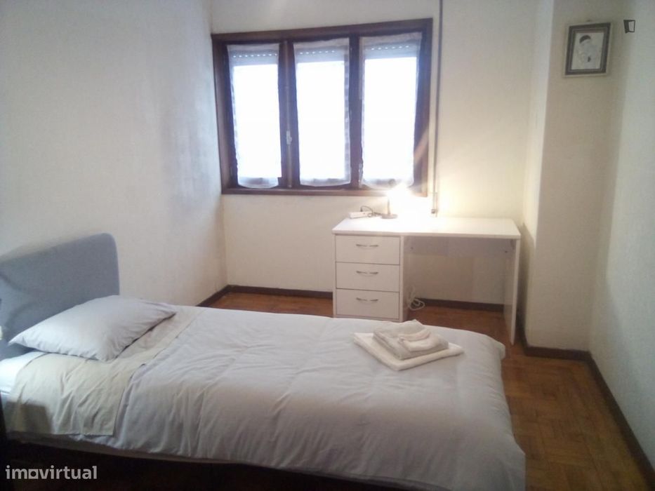 Quarto - localizado em Vila nova de gaia