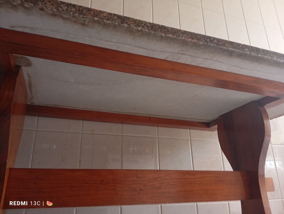 Mesa de cozinha em pedra
