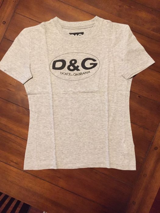 T-Shirt marca Dolce e Gabana, cor cinza claro