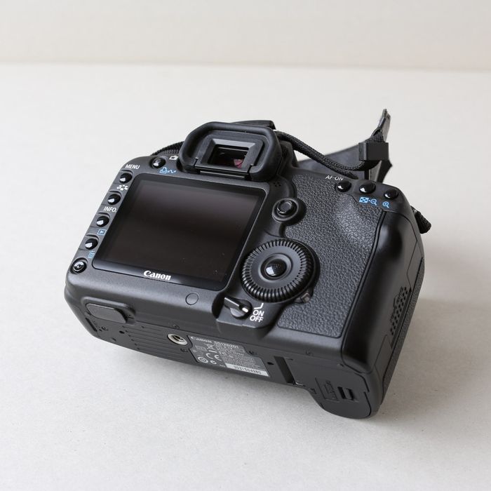 Canon EOS 5D Mark II - bardzo ładny stan + 2 x CF SanDisk 4GB