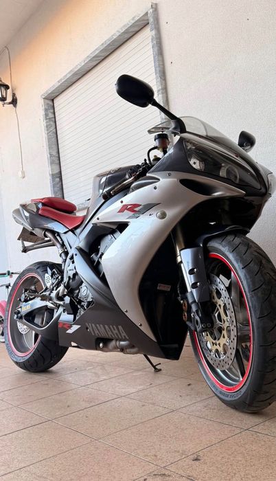 R1 2004 só pegar a acelerar!