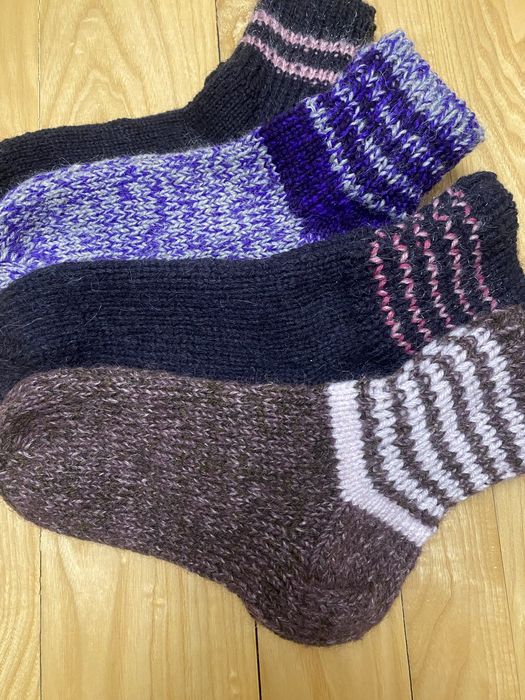 Шкарпетки в‘язані ручної роботи.
