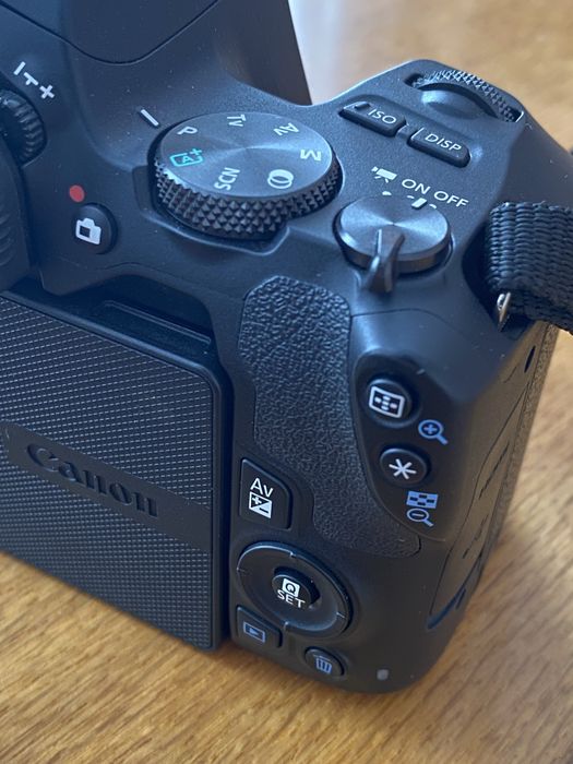 Canon 250d у відмінному стані