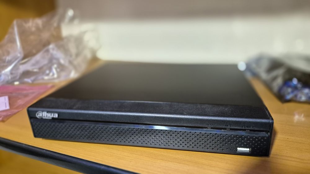 Rejestrator IP NVR Dahua NVR4108HS-4KS2/L oraz switch PoE Dahua PFS3010-8ET-96-V2 PoE 8 port + 2 x rj45 96W
- switch dahua PFS3010-8ET-96-V2 PoE 8 p