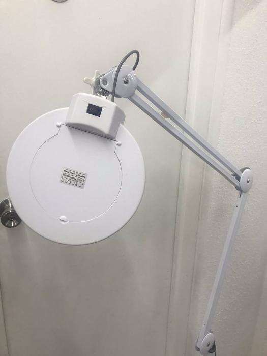 Lupa c/ Luz 5 Dioptrias Articulada Novas Estética