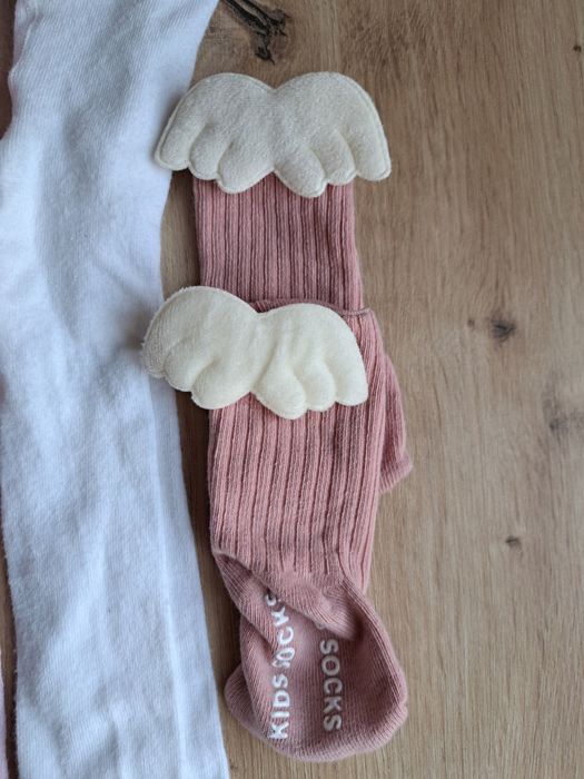 Zestaw rajstop i skarpetek dla dziewczynki r.62/68