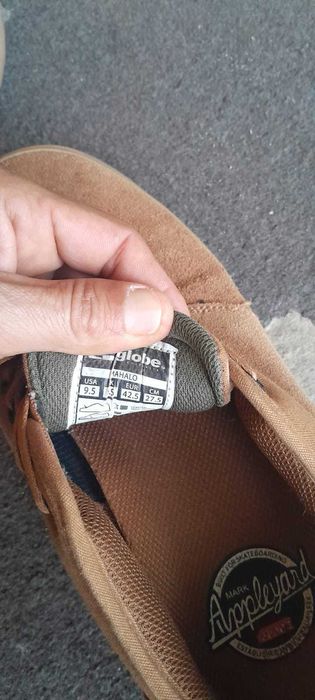 sapatilhas Globe em camurça quase novas