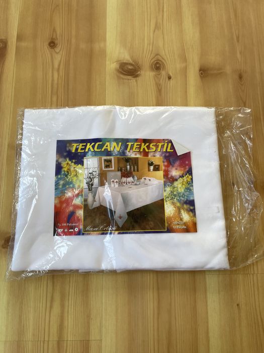 Nowy Obrus z pięknymi haftami Tekcan Tekstil 150x220