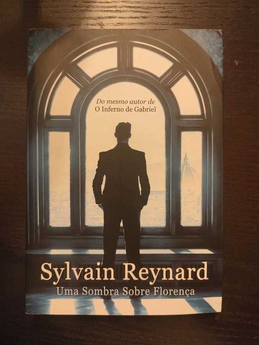 Livro - Uma Sombra sobre Florença de Sylvain Reynard
