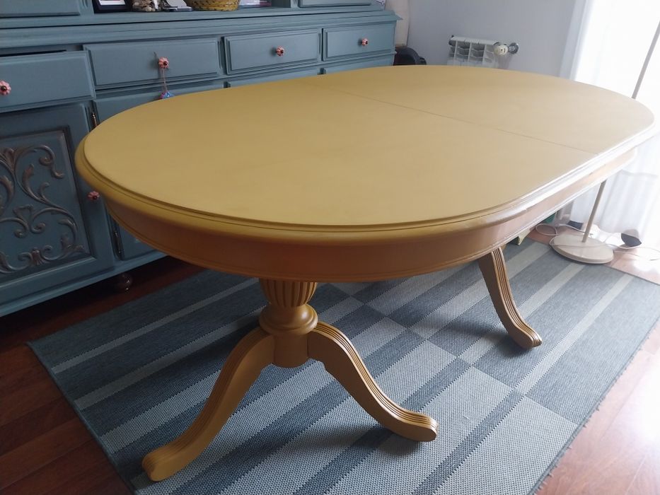 Mesa em madeira | oval | pés pé de galo