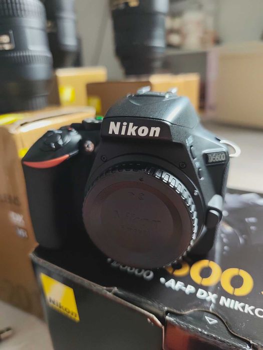 Nikon D5600 Kit completo ou vendido em separado