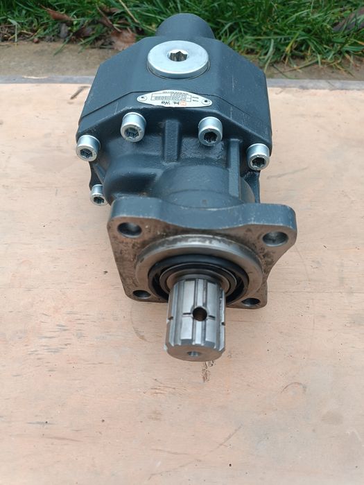 Гідравлічний насос на тягач (шестерний) 82L