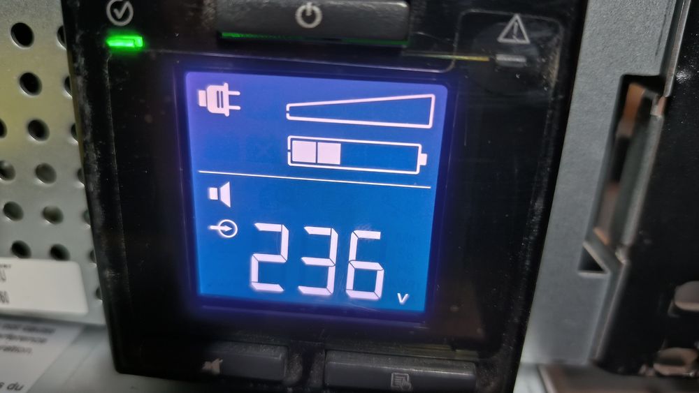 Бесперебойник APC Smart 1000 LCD 24в 600Вт чистый синус smc1000i-2u