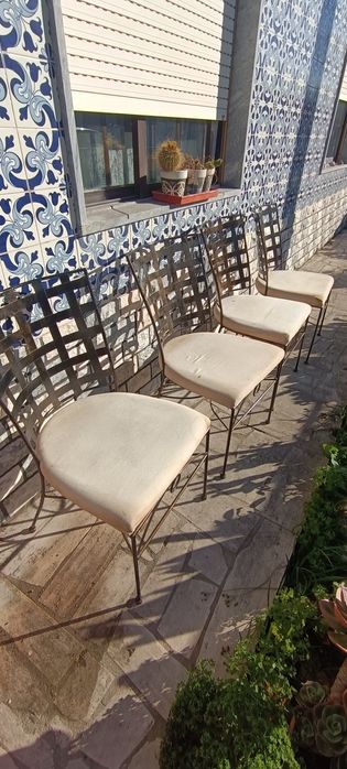 Mesa de Vidro + 4 Cadeiras