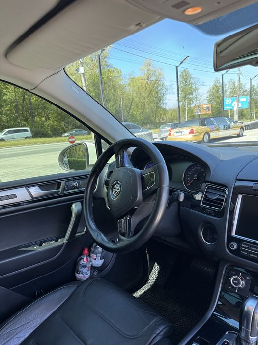 Volkswagen Touareg 3.0 дизель 2011р