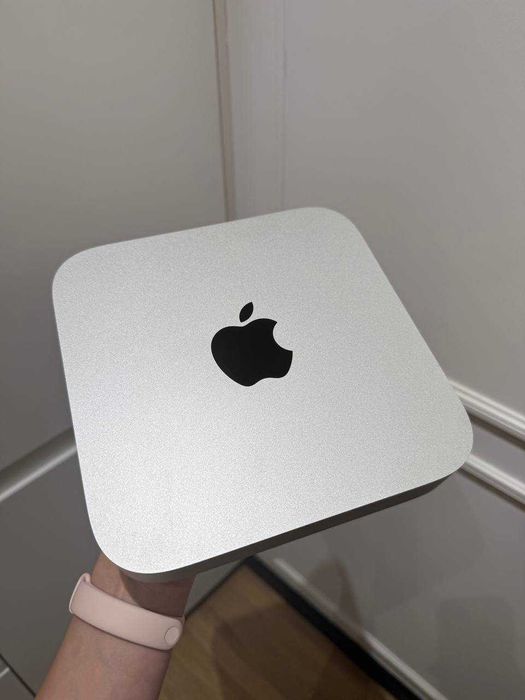 Mac mini M1, 8 GB unified memory, 256GB SSD