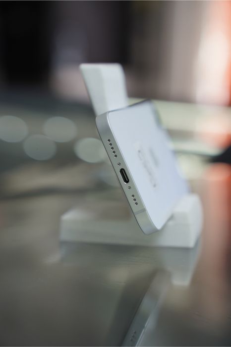 iPhone 16e 128GB White EU Sim 40циклів