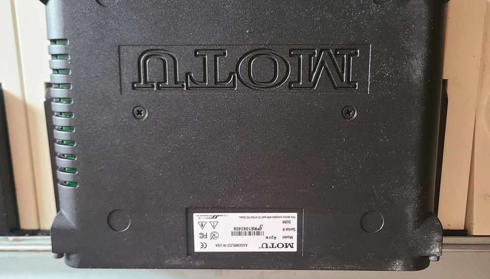 Професійна звукова карта MOTU 4pre (Hybrid USB/FireWire) 4х канальна . Карта  рівня RME,Universal Audio