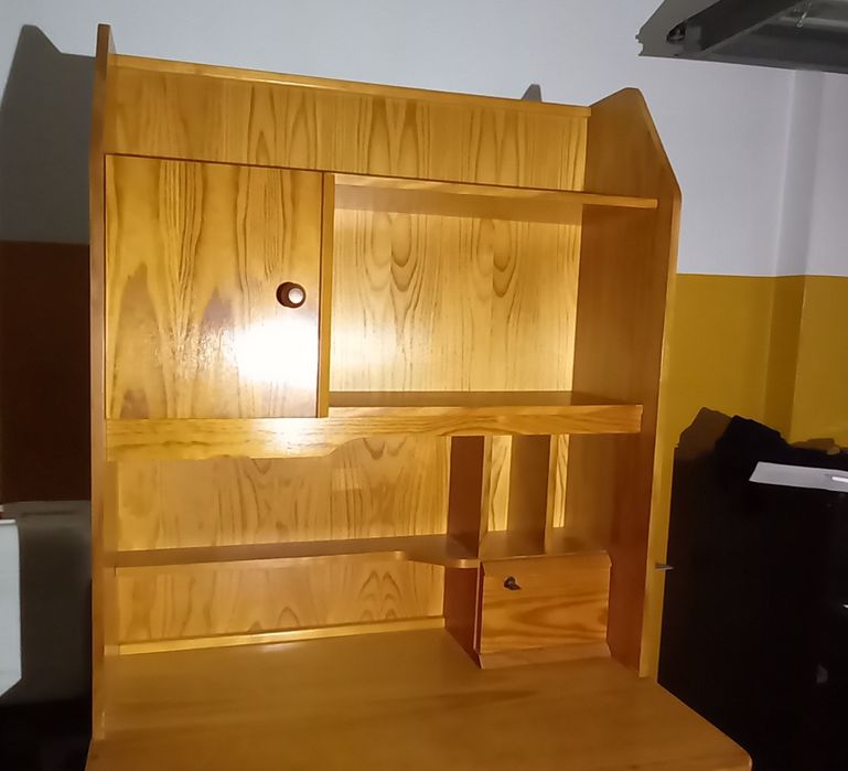 Secretária com Alçado em Pinho