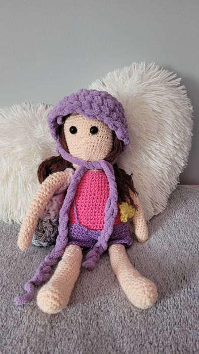 Lalka na szydełku z akcesoriami