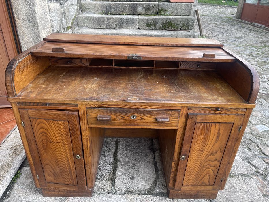 Secretaria em Madeira com Cadeira