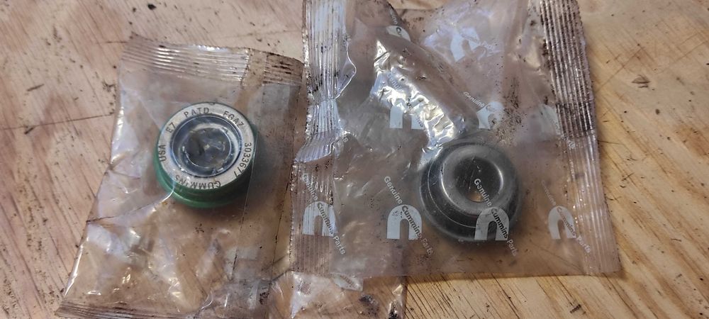 oryginalna uszczelka pompy wodnej Cummins3.0.3.3.6.7.7NOWA