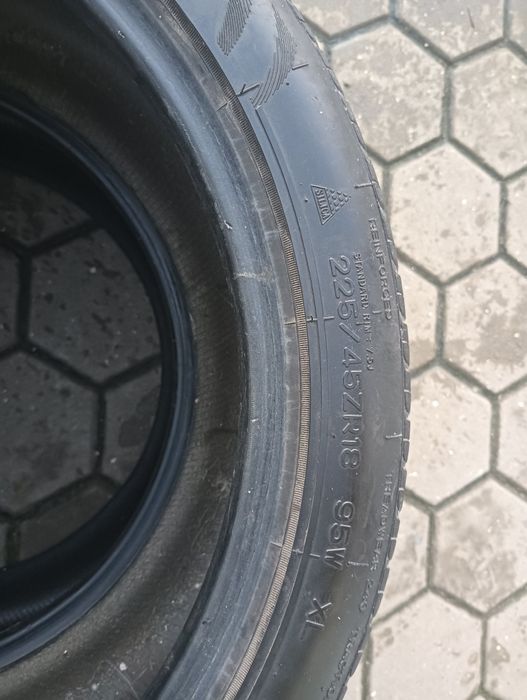 Vendo 2 Pneus (Par) com as seguintes medidas:

NANKANG
225 / 45 ZR18 9