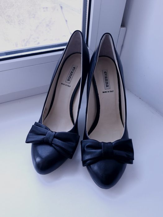 Жіночі туфлі, підбори