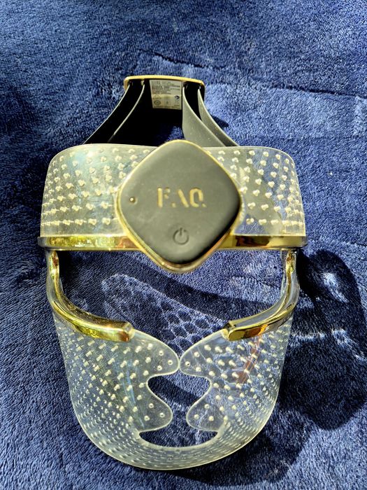 Maska LED do twarzy FAQ Swiss FAQ 202 NIR fototerapia aplikacja