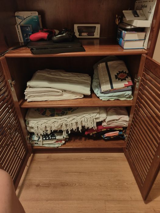 Cómoda em Madeira Maciça 80x46x108cms