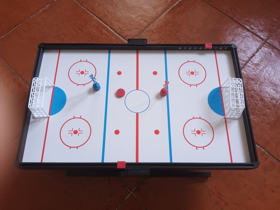 Jogo magnético de futebol e hóquei