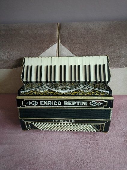 Sprzedam Akordeon Enrico Bertini 120 basów