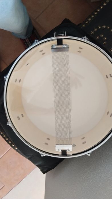 Suporte de tarola da Gear4music e tarola com tamanho  14"/:5.5"