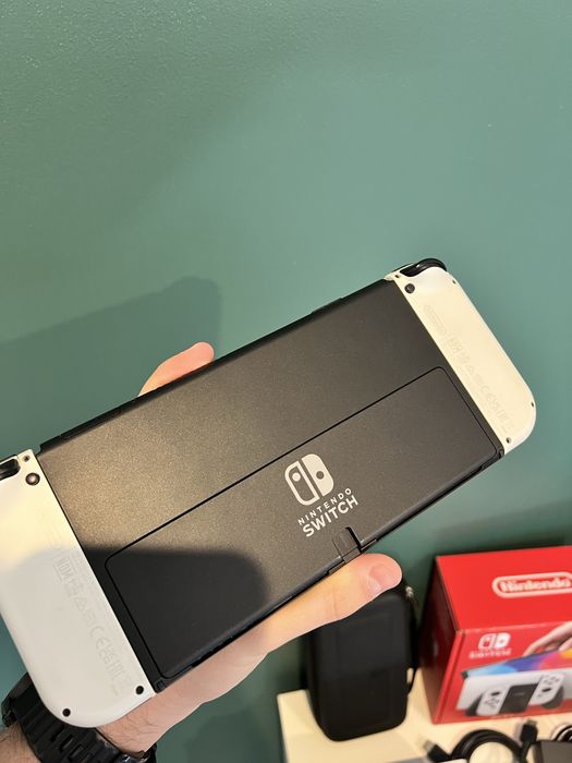 Nintendo Switch Oled 64gb + karta 128gb