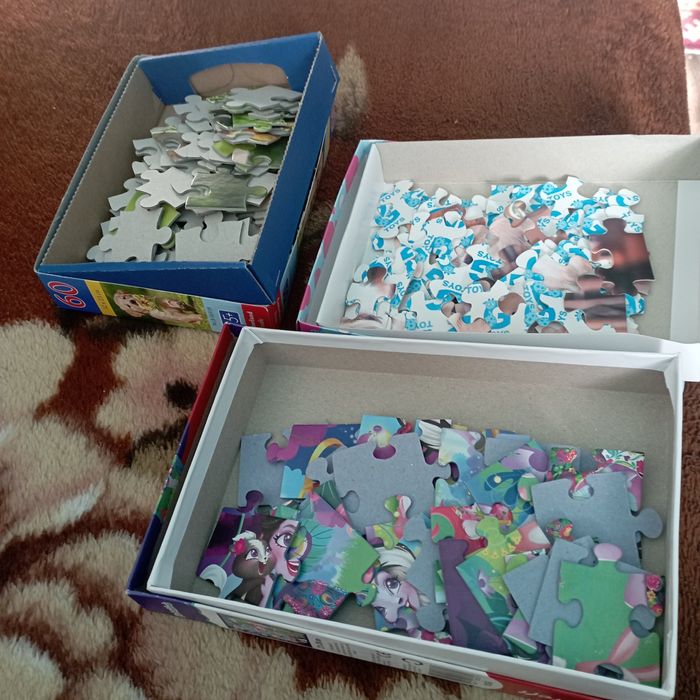 Продам пазлы б/у состояние новых